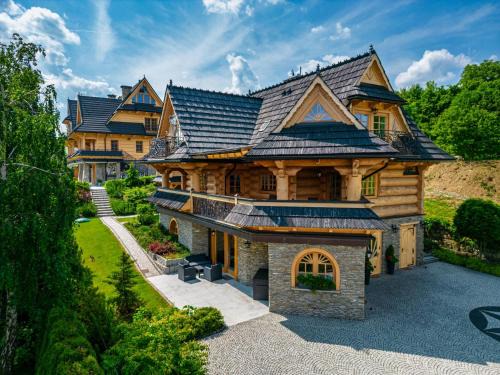 Szczawnica House | Delightful Rezydencja Pod Sadami: 4-Star Retreat with Hot Tub