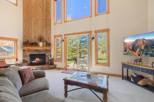 South Fork House | Family-Friendly Retreat at RGC-23B South Fork with Pool