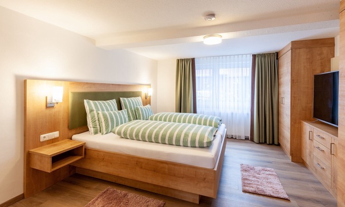 Waechtersbach Apartment | Rhön Hotel: Balcony Room for Two with Breakfast Included
