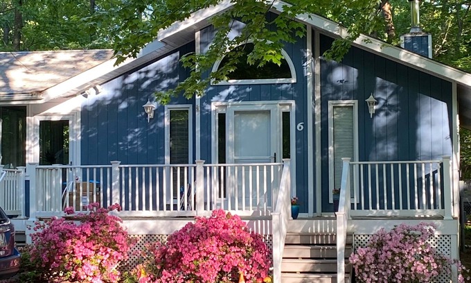 Ocean Pines House | Ocean Pines Rhapsody in Blue Cottage with Beach Club Access