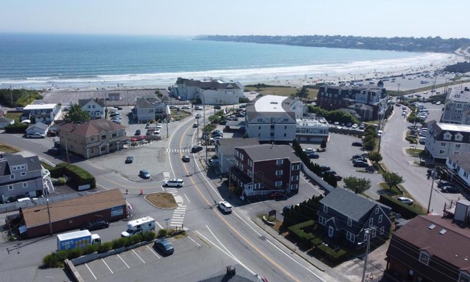 Newport Hotel | Ocean View Retreat at Rhea's Inn by the Sea - Rated 9/10