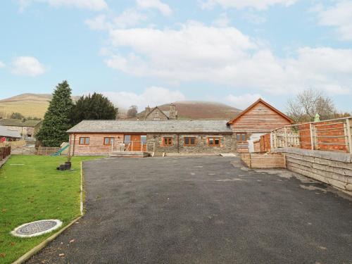Oswestry House | Explore Rhianwen at Plas Moelfre Hall Barns - 5 Star Escape