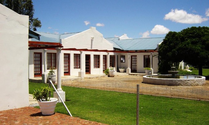 Mangaung Cabin | Inviting Rhino Creek Estate with Pool & Family-Friendly Perks