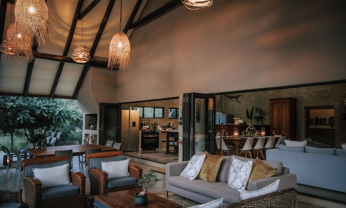 Thorny Bush Game Reserve Villa | Rhino's Rest Private Luxury Villa