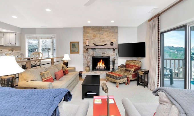 Blowing Rock Condo | Guest Rated 10/10: Chetola Resort Condo with Pool Access