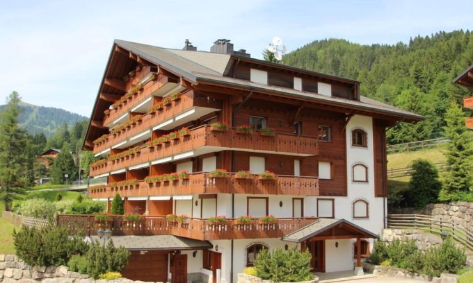 Villars-sur-Ollon Apartment | Relaxing Rhodonite 24 by Interhome with Lake View & Spa