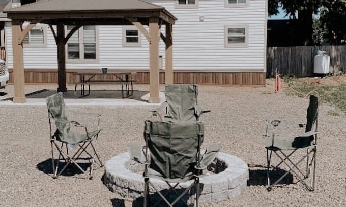 Forks House | Cozy Rhody House: Tiny Home Stay with Breakfast in Forks