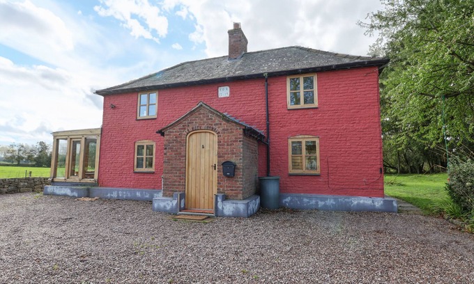 Llanynys Cottage | Family-Friendly Rhydonnen Bach with Cozy Open Fire