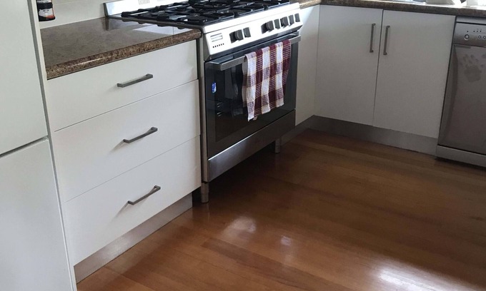 Rhyll Apartment | Rhyll Hamlet: Family-Friendly Stay with Breakfast Included