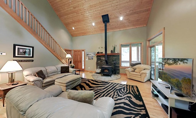 Alexander House | Relax at Rhymer Haven: Family-Friendly Getaway Awaits