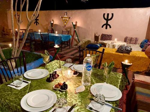 Foum Zguid House | Pet-Friendly Riad Assia: Family Haven with Restaurant & Breakfast