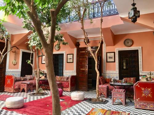 Riad Zitoun Jdid House | Oceanfront Riad Blue Berber: Pet-Friendly & Family Ready