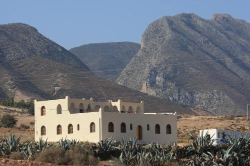 Al Barkanyene Apartment | Pet-Friendly Riad Kebdana: Family Comfort in Style