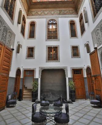 El Ayoun House | Discover Riad Layla: 4-Star Haven with Spa & Hot Tub
