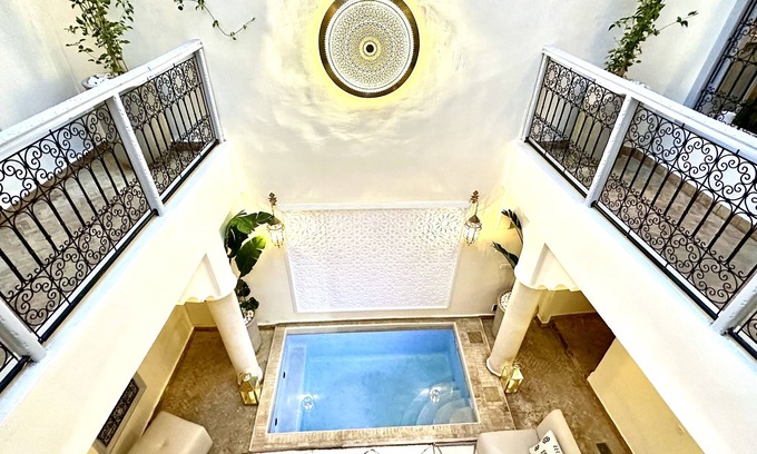 Riad Zitoun Jdid House | Relax at Riad le R: Pool, Spa & Family-Friendly Stays