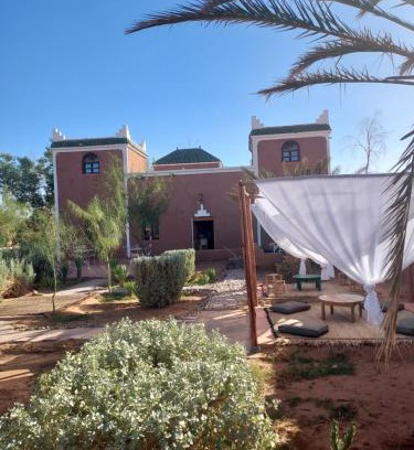 M'Hamid El Ghizlane Hotel | Experience Riad ma bonne étoile: 9.2/10 with Oceanfront Pool