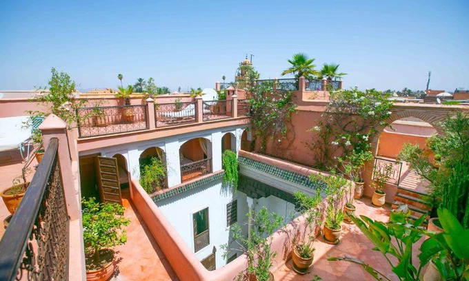 Mellah House | Relax at Riad Marélia: Pool, Spa & Restaurant Amenities
