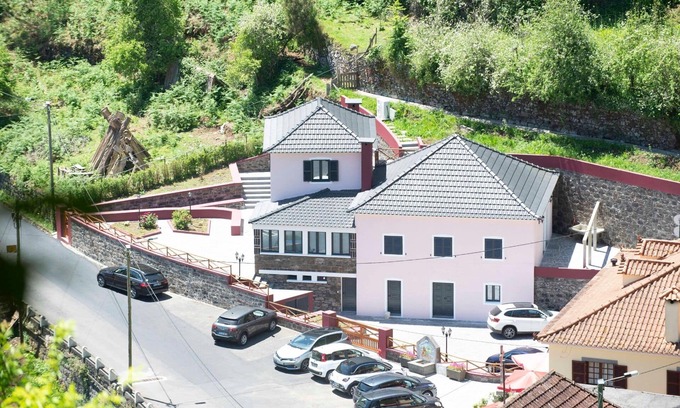 Sao Roque do Faial House | Ribeiro Frio House - Family-Friendly Getaway with Spa