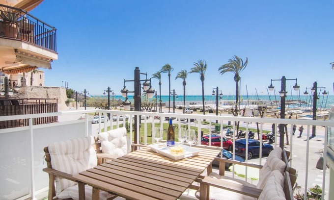Sitges Town Center Apartment | Ribera Sol by Blausitges: Beachfront Bliss in Sitges