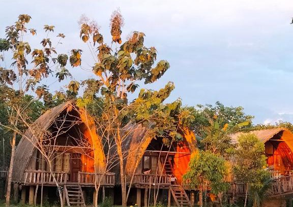 Quan Tom Resort | Charming Rice Straw Green Lodge with Family-Friendly Amenities