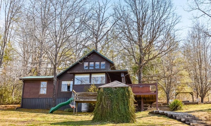 Blue Ridge House | Inviting Rich Mountain Bungalow with Hot Tub & Pet-Friendly
