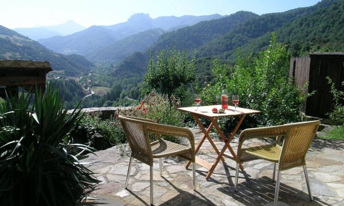 Basieda Apartment | Cozy Richard and Suzanne Apartment with Breathtaking Views