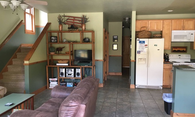 Silverton House | Richey’s Retreat: Family-Friendly Getaway with Great Amenities