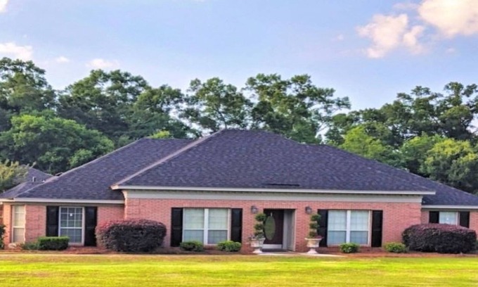Montgomery House | Guest Rated: Richland Promise with Spa & Hot Tub Options