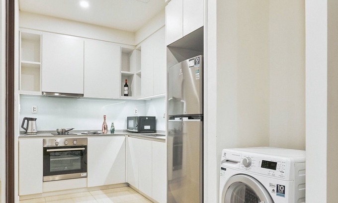 Tan Qui Dong Apartment | Discover Richlane Residences: Pet-Friendly Retreat with Pool