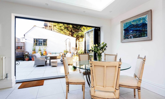 South Richmond Apartment | Experience Richmond on Canvas with Family-Friendly Amenities