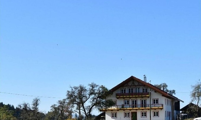 Wackersberg House | Richter 2: Family-Friendly Getaway with Kitchen & Breakfast