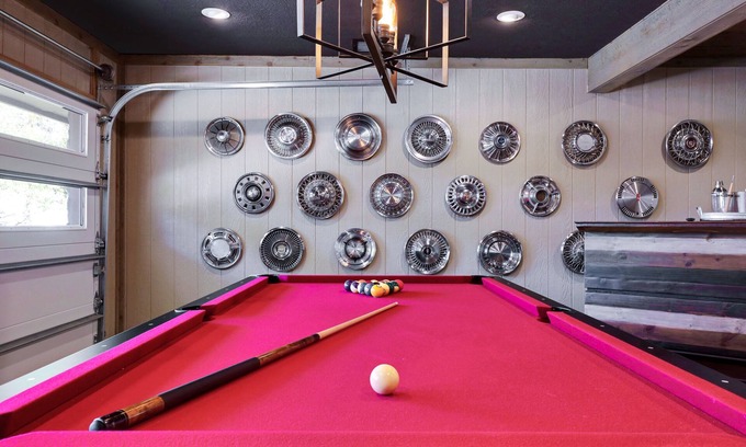 Boerne House | Experience Richter's Garage - Birdy Vacation Rental Awaits