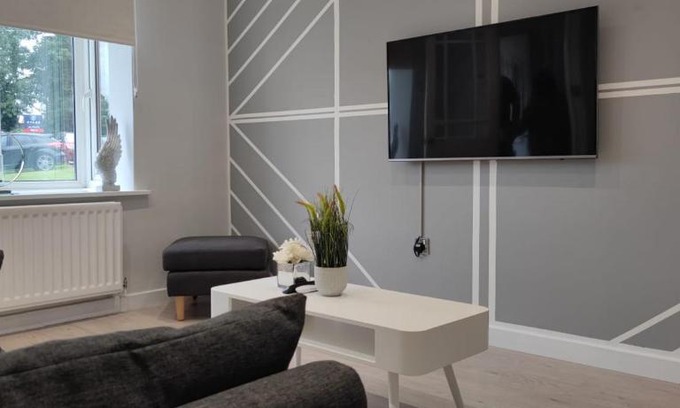 Holbrooks House | Family-Friendly Stay at Ricoh Arena: Newly Refurbished House