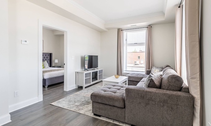 Smiths Falls Apartment | Rideau 2Br Signature Apartments. Free Parking
