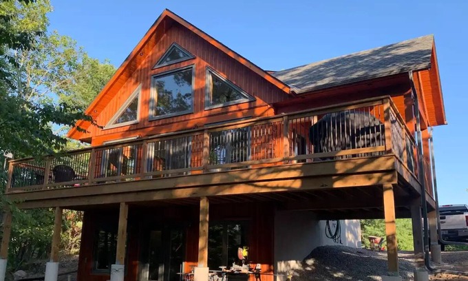 Rideau Lakes Cottage | Unforgettable Stay at Rideau Lakes Log Cabin - Family Friendly