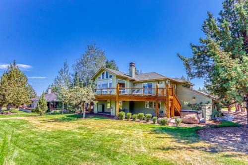Redmond House | Relaxing Ridge Retreat with Pool and Hot Tub Access