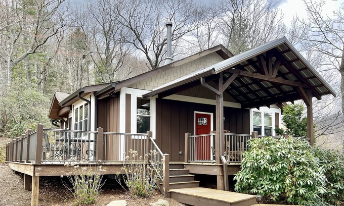 Apple Ridge Cottage | Unique Rustic Cabin in Blowing Rock, NC with Amazing Views