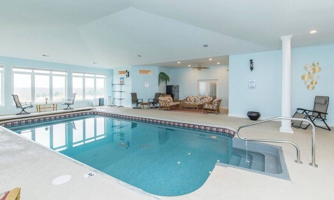 Georgetown House | Discover Ridgeview's Oasis: A Unique Stay with Pool Access