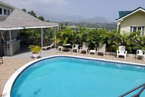 Saint Andrew Apartment | Oceanview Ridgeview Suite 4: Rated 10/10 with Pool Access
