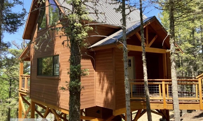 Angel Fire Bed & Breakfast | RidgeWalk Treehouse: Guest Rated 10/10 with Family-Friendly Perks