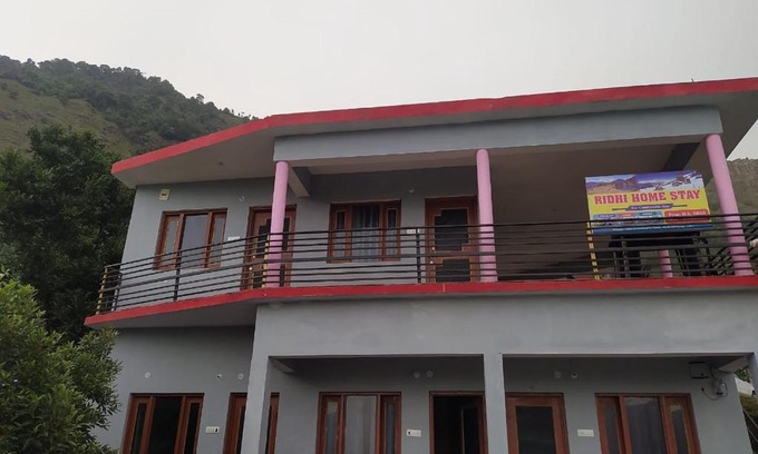 Ukhimath House | Budget-Friendly Ridhi Homestay Sari with Pet-Friendly Amenities