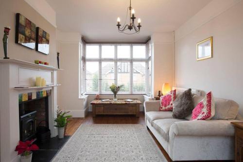 Glastonbury House | Rie's Retreat: Whole House with Pet-Friendly Comfort