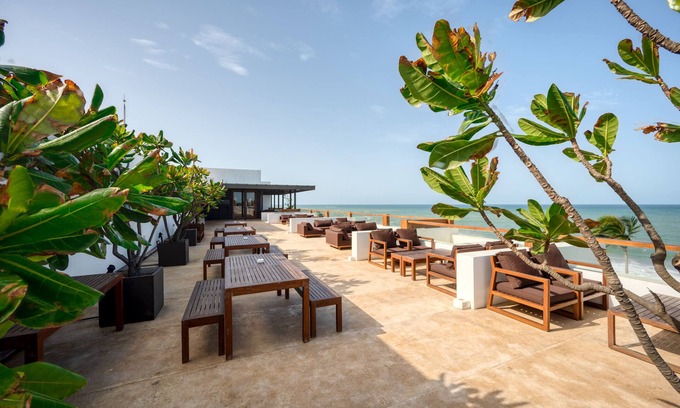 Thiranagama Hotel | Discover Riff Hikkaduwa: 5-Star Escape with Ocean Views