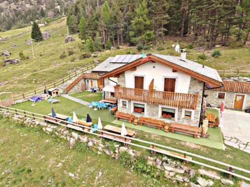 Lanzada Ski Chalet | Rifugio Alpe Ponte: Pet-Friendly Retreat with Breakfast