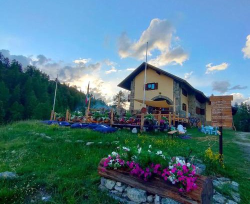 Cesana Torinese Hotel | Unforgettable Stay at Rifugio Baita Gimont: 9.4/10 Rated