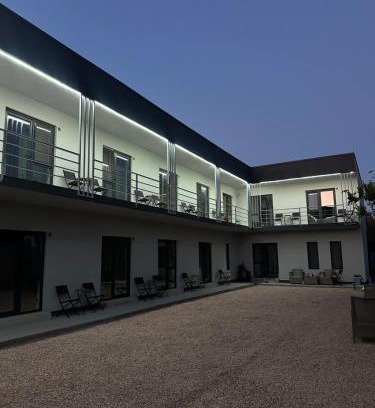 Jilava House | Rifugio Blu