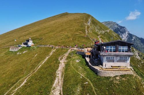 Ferrara di Monte Baldo House | Rifugio Chierego - Pet-Friendly Retreat with Ocean Views