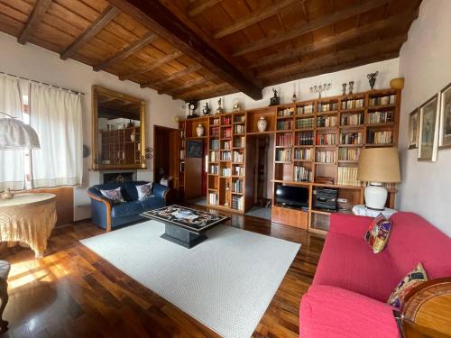 Roman Quarter Apartment | Discover Rifugio di Charme in the Heart of Turin