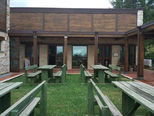 Amandola House | Discover Rifugio Garulla: Pet-Friendly Retreat with Hot Tub
