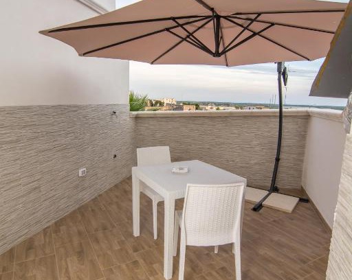 Centro Storico Apartment | Budget-Friendly Rifugio Massafera 2 with Breakfast & Kitchen